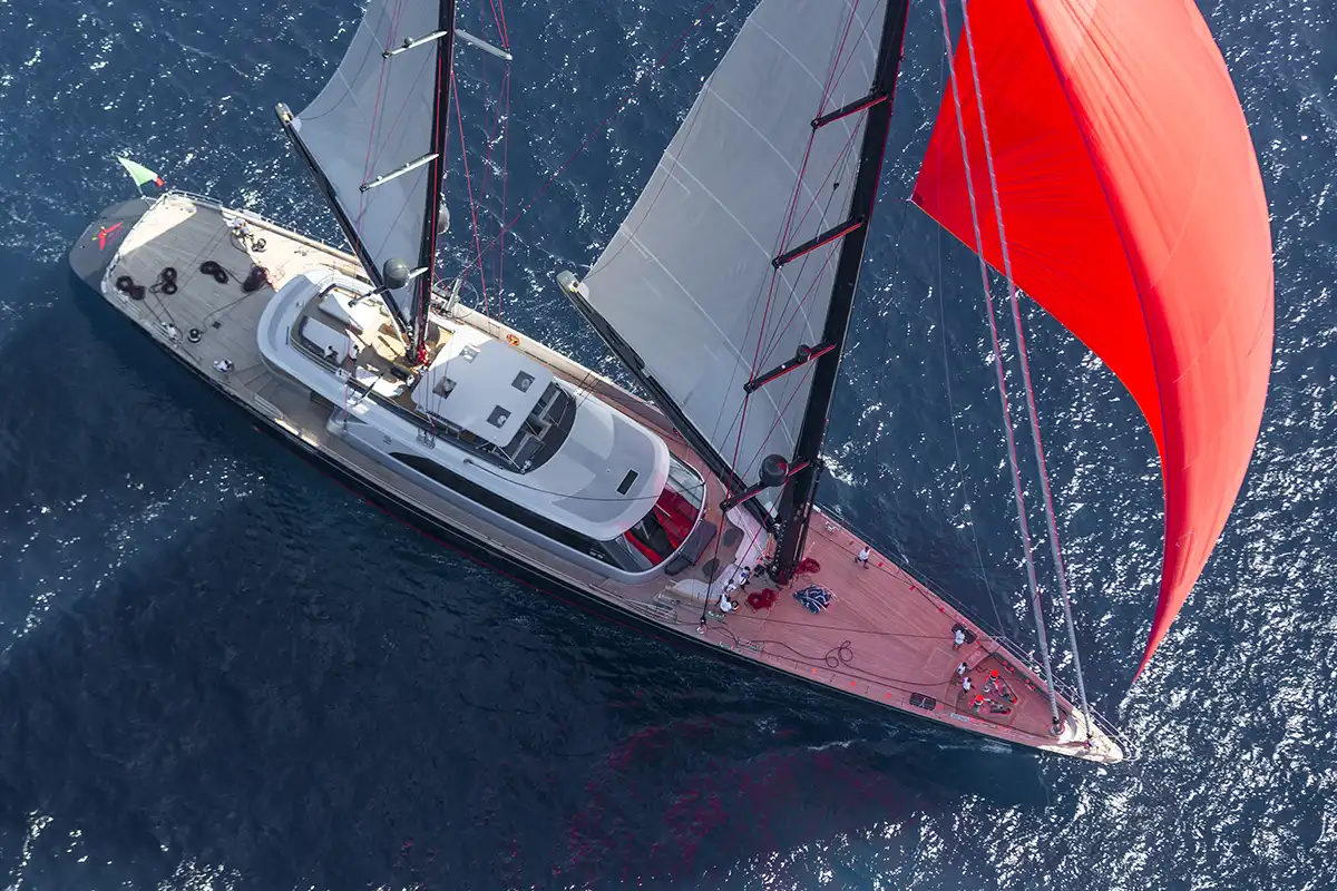 Yacht Perini Navi equipaggiato con carrelli prodotti da CRP Meccanica